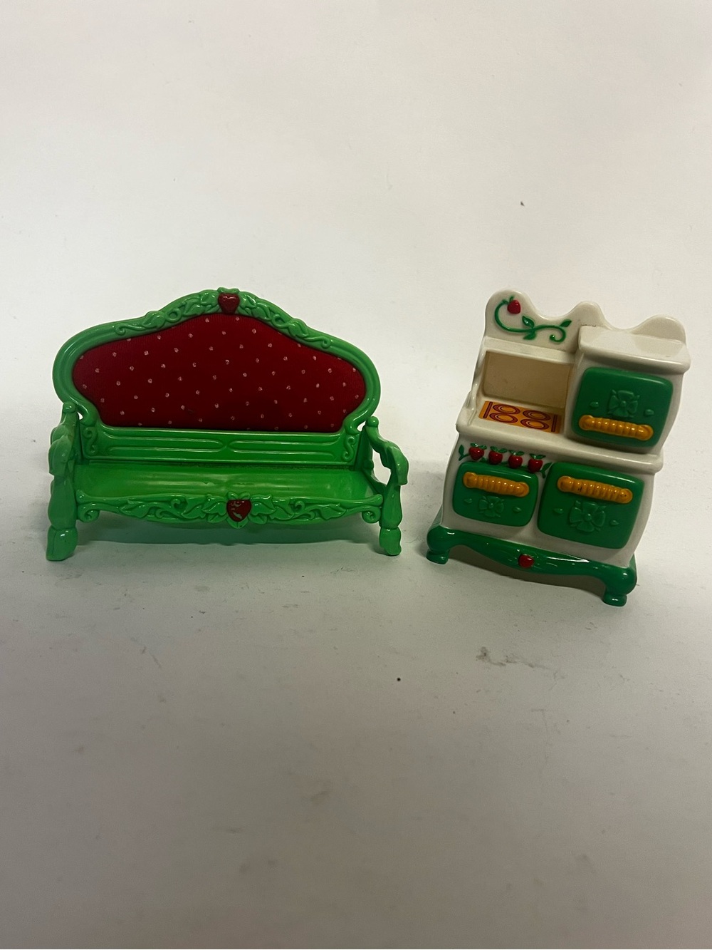 1983 Berry Happy Home dollhouse 2 piece playset sofa and oven